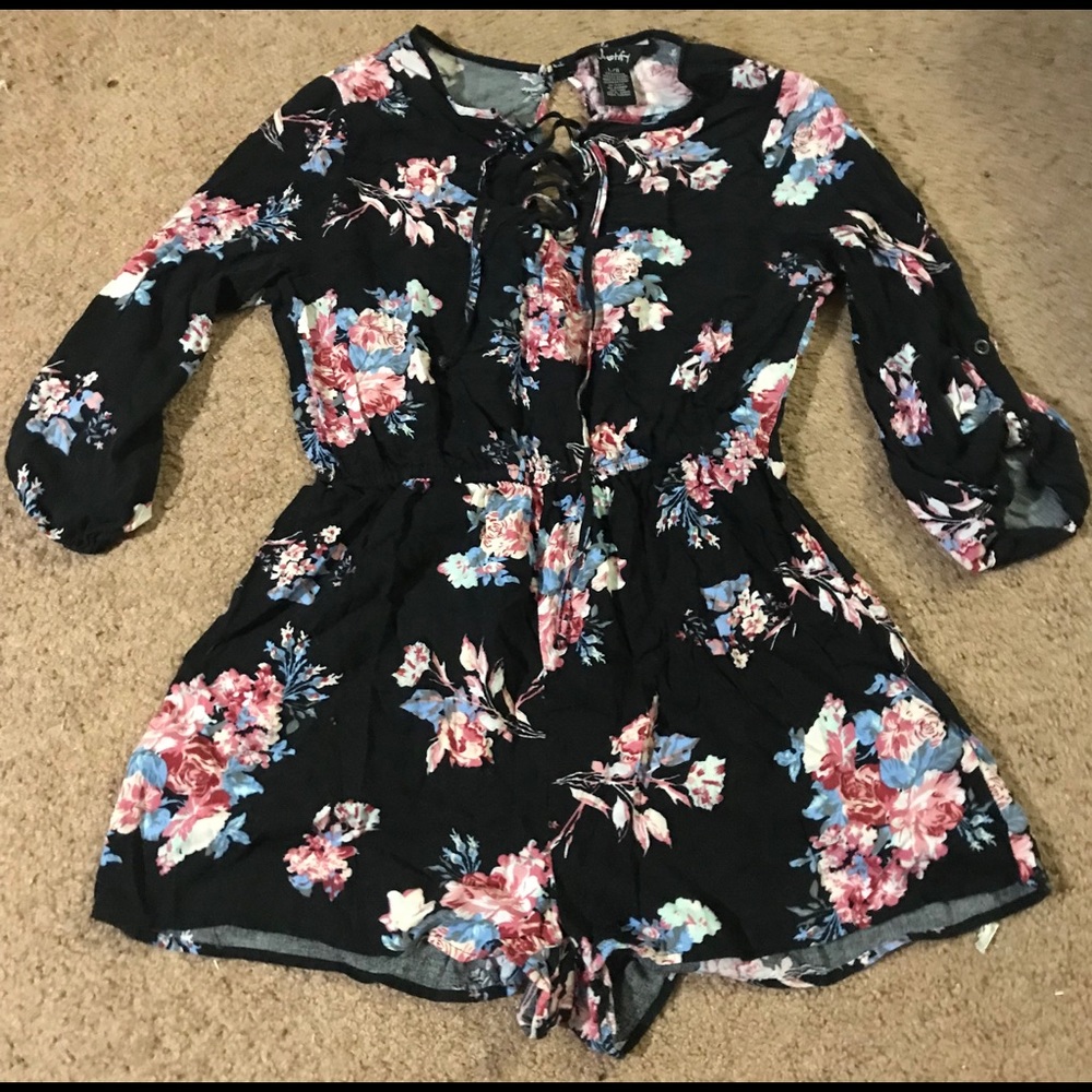 Justify Long sleeve floral romper